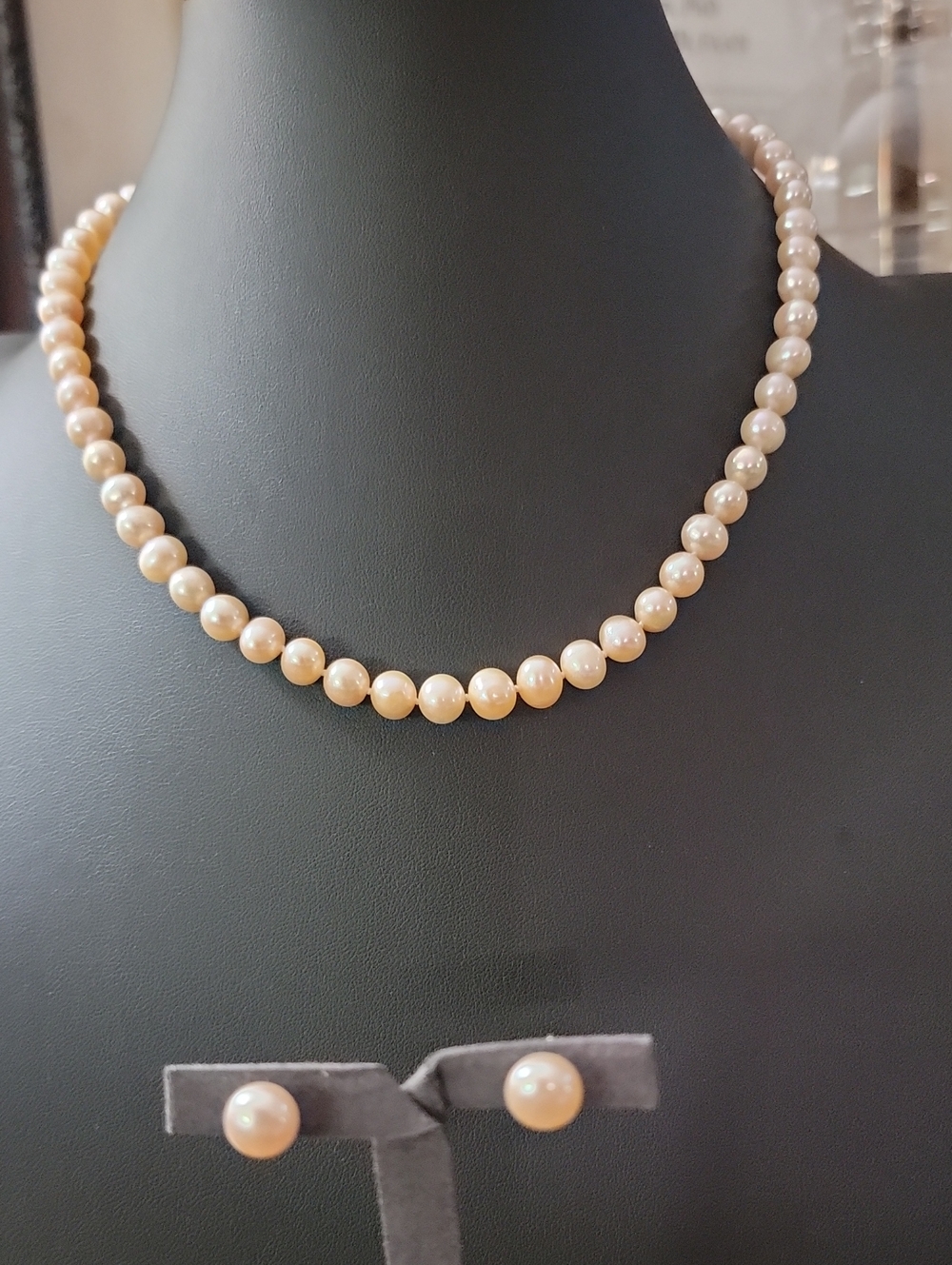Classic 18" Freshwater Pearl Necklace and Stud Earrings Set - Cream Pearls - Picture 3 of 3